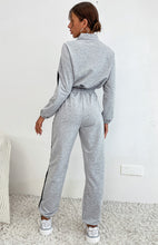 Load image into Gallery viewer, Ladies Stitching Short Sweater Suit
