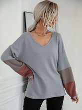 Load image into Gallery viewer, Women’s Oversize Long Sleeve Sweater
