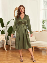 Load image into Gallery viewer, Women&#39;s Satin Jacquard Elegant Oversized Midi Dress
