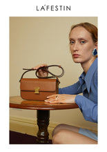 Load image into Gallery viewer, Retro Small Leather Bag
